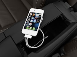iPod/MP3 Dock with Player view of 2017 Mercedes-Benz E-Class