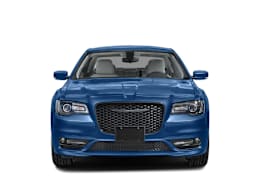 2023 Chrysler 300C, Car Review