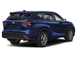 Rear 3/4, facing to the right view of 2025 Toyota Highlander