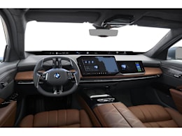 Full Dash view of 2027 BMW i7