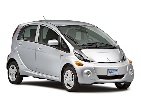 View 2013 Mitsubishi i-MiEV gallery