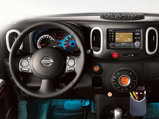 Nissan cube салон