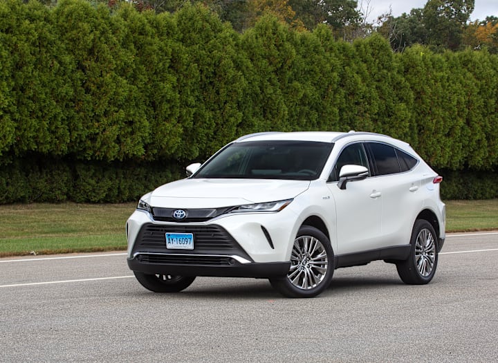 Photos & Video: 2021 Toyota Venza Photos & Video - Consumer Reports