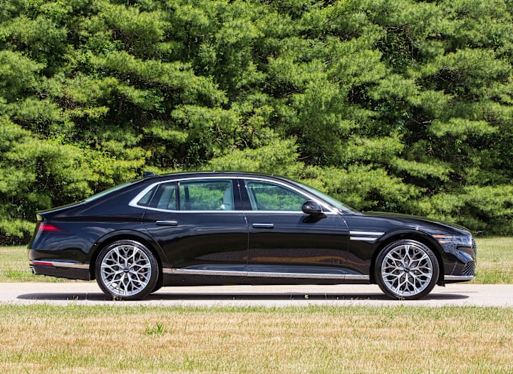 2023 Genesis G90 Road Test Report - Consumer Reports